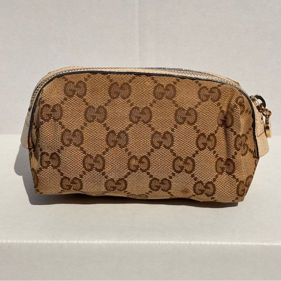 GUCCI
GUCCI 2000S BROWN MONOGRAM COSMETIC POUCH WITH GOLD 💛 ZIPPER PULL
$625 - Picture 2 of 11